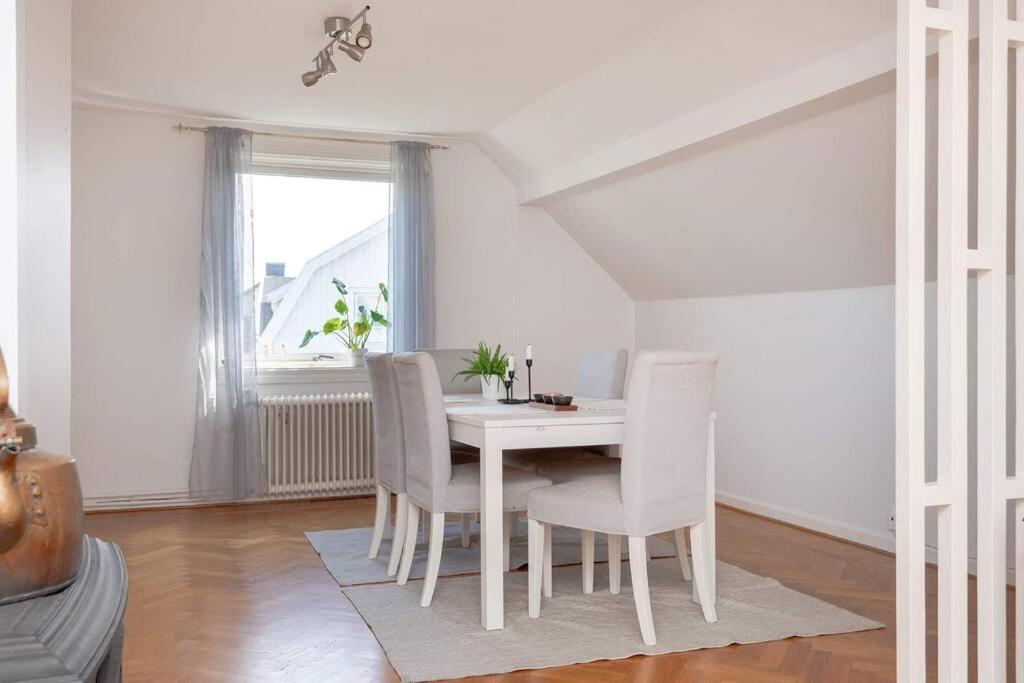 White & Bright Room In A Shared Apartment Göteborg Zewnętrze zdjęcie