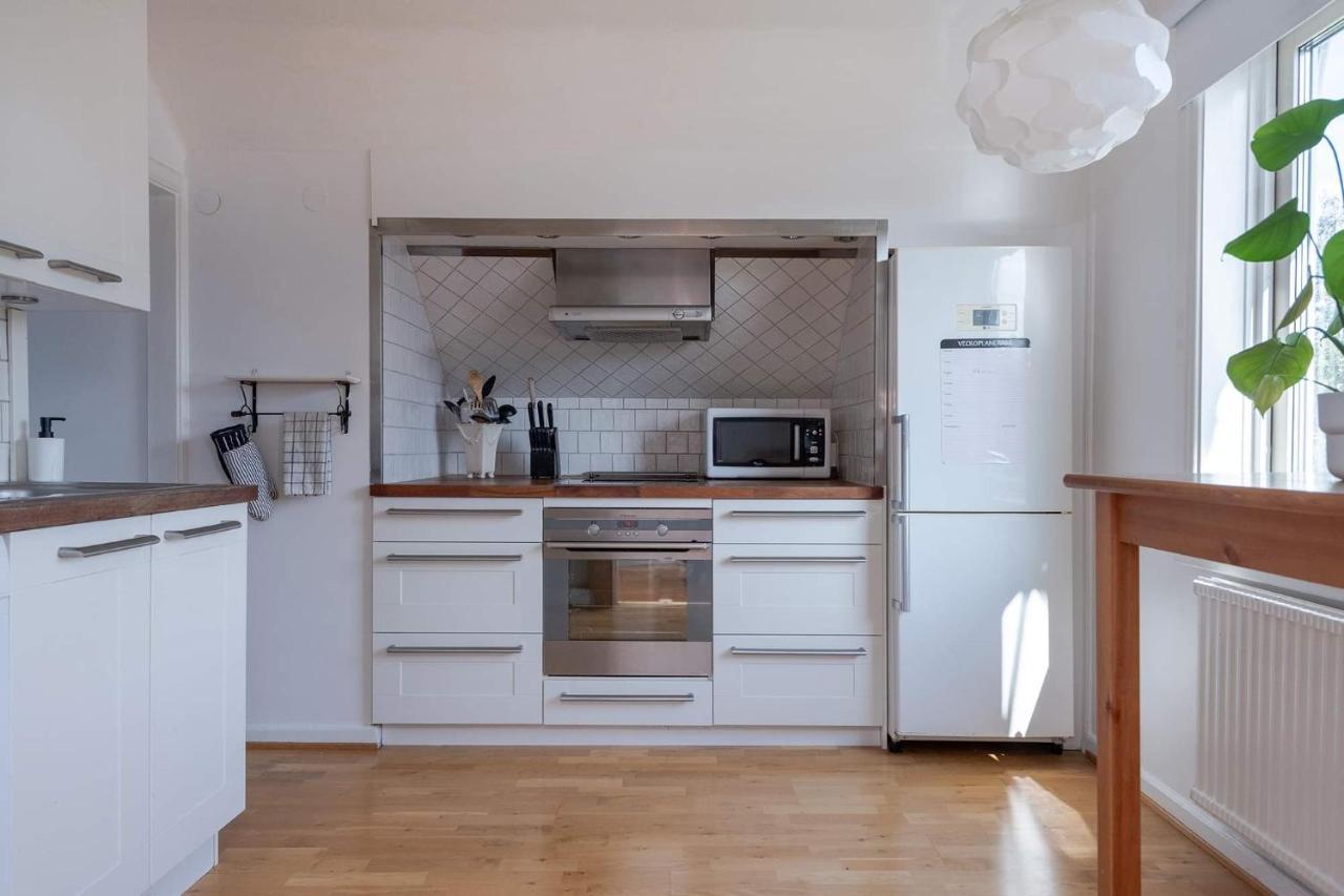 White & Bright Room In A Shared Apartment Göteborg Zewnętrze zdjęcie