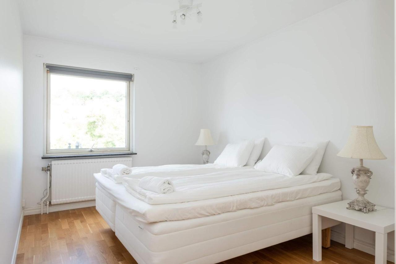 White & Bright Room In A Shared Apartment Göteborg Zewnętrze zdjęcie