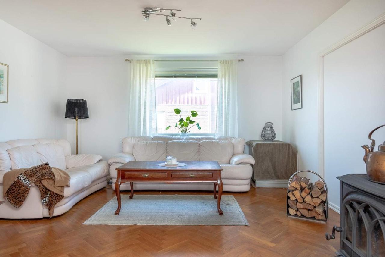 White & Bright Room In A Shared Apartment Göteborg Zewnętrze zdjęcie